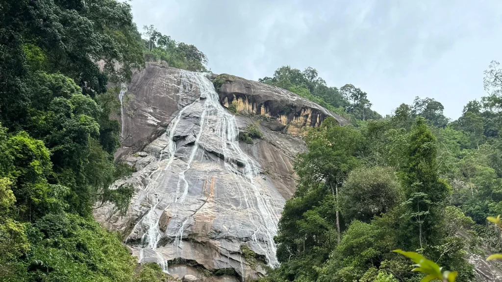 Dabong Kelantan – Caves, Waterfalls & Sunrise Views